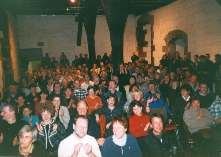 Blick ins Publikum in der Burg Hardeg