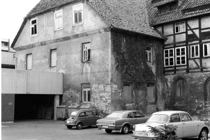 Ein schwarz-weiß Foto des St. Blasien Herrenhaus