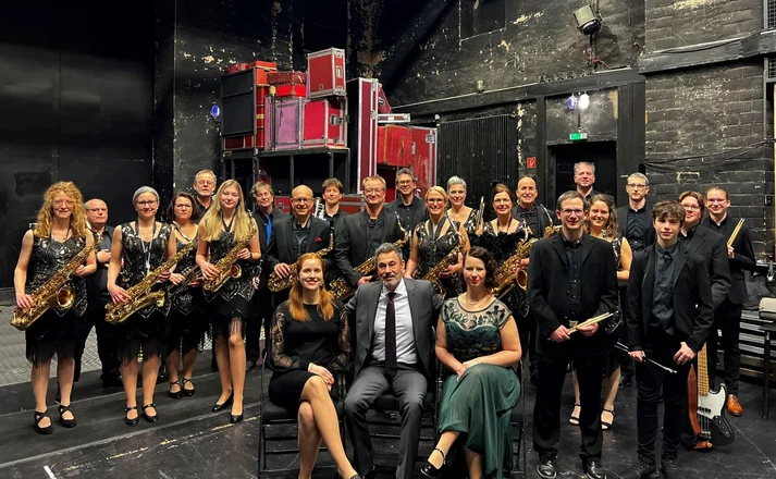 Bandfoto der Bigband Presto, erstellt im Bühnenbereich des DT Göttingen