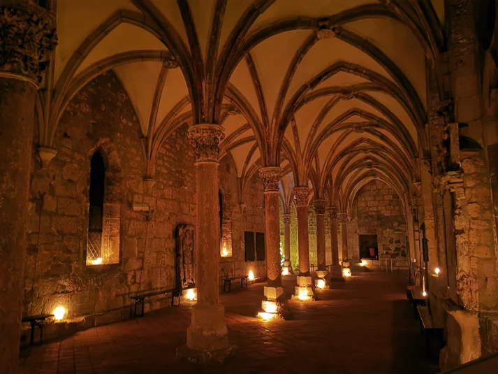 Kreuzgang im Kerzenschein im ZisterzienserMuseum KlosterWalkenried