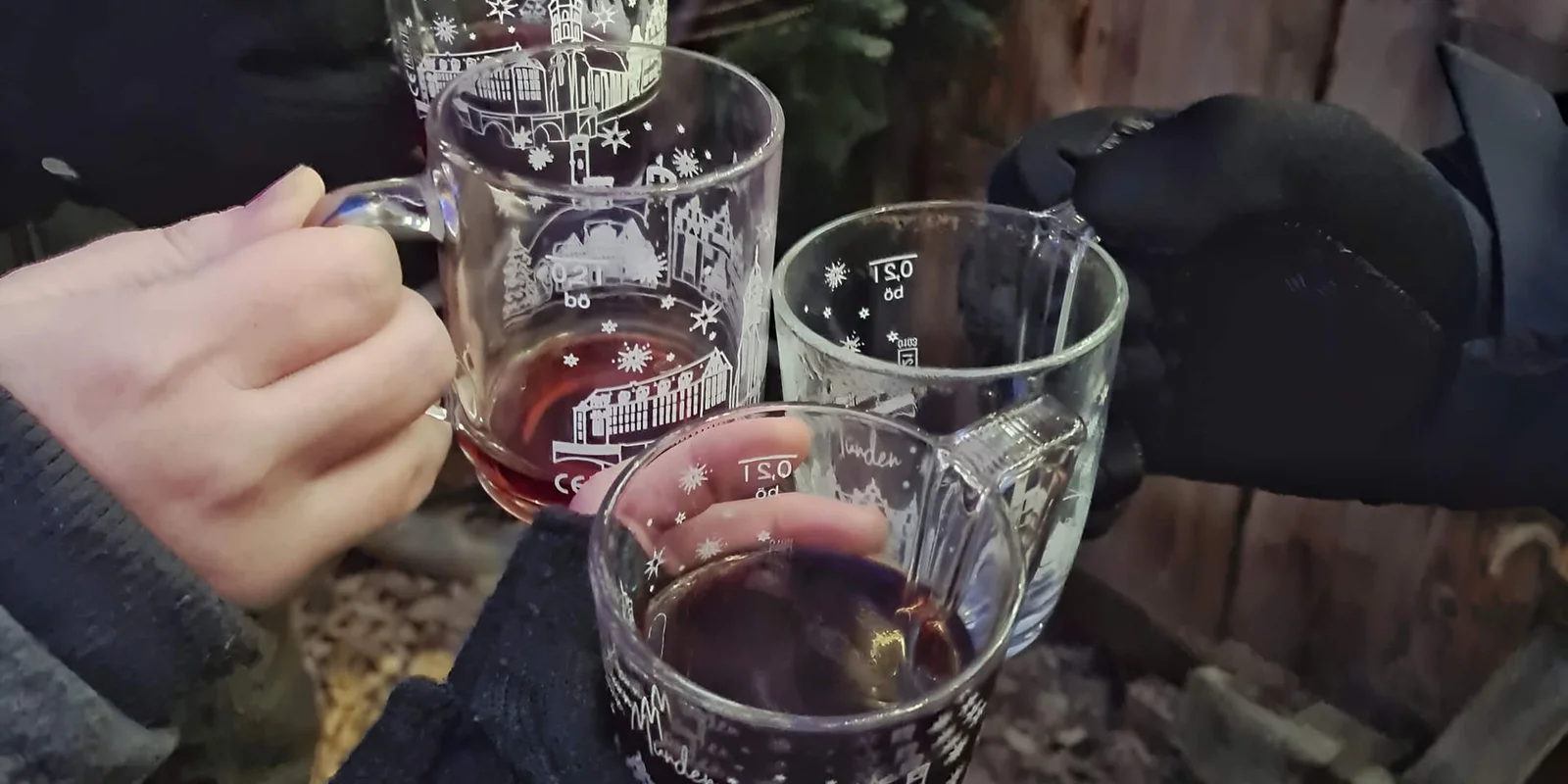 Glühwein Weihnachtsmarkt.jpg