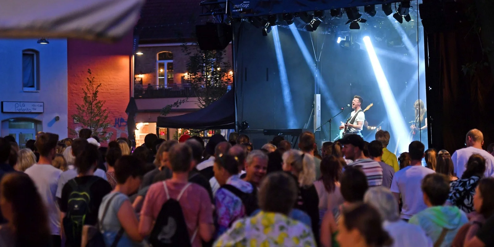 Open-Air-Bühne während der Nacht der Kultur