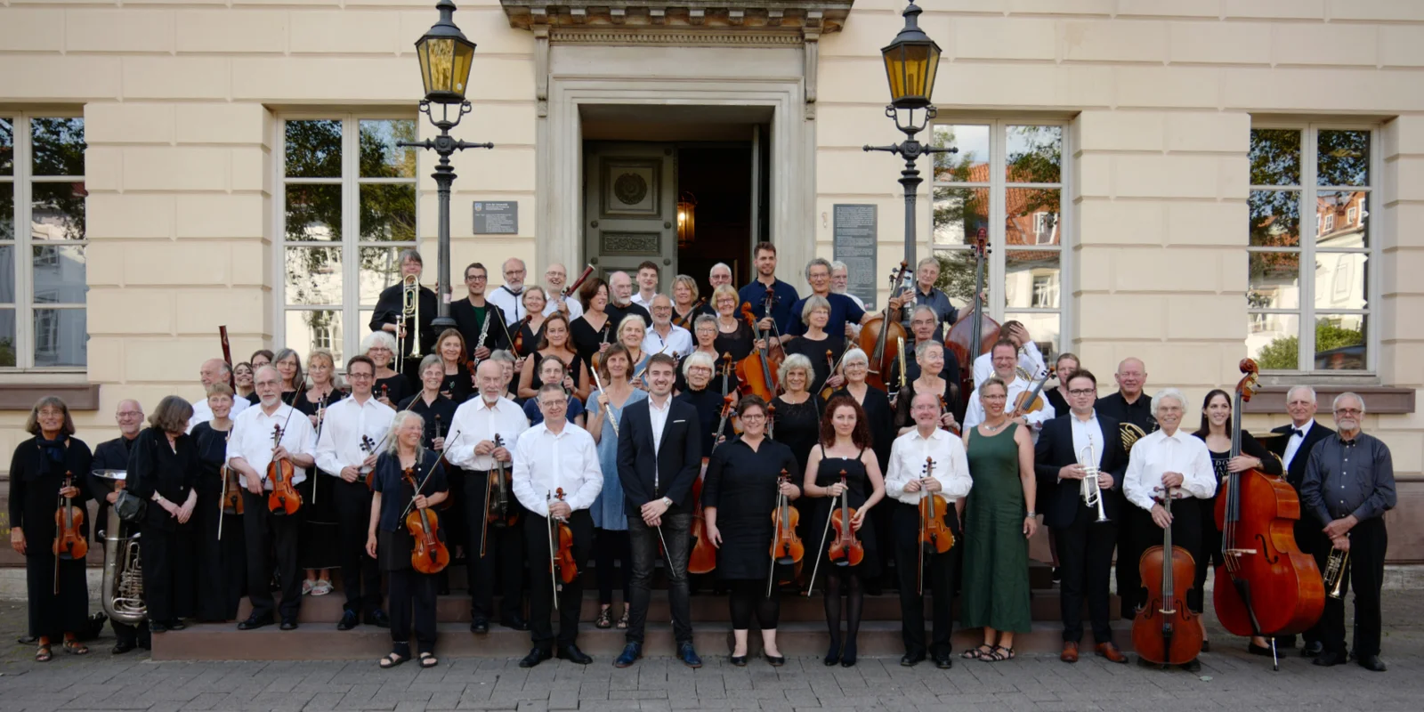 Das Orchester mit Dirigent Javier Herta Gimeno