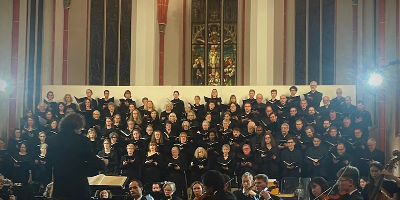 Die Göttinger Stadtkantorei mit dem Göttinger Symphonieorchester unter der Leitung von Bernd Eberhardt in der St. Johanniskirche