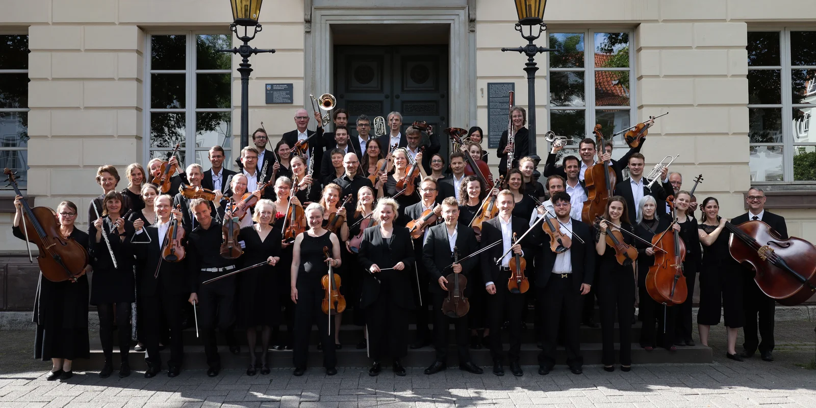 Die AOV im Sommersemester 2024 vor der Aula am Wilhelmsplatz.