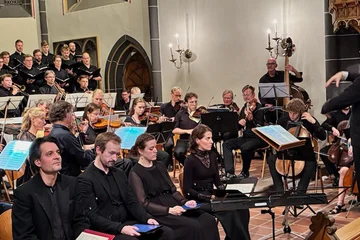 Die Universitätsmusik in der Nikolaikirche mit Antonius Adamske bei der Aufführung des Requiems von Mozart