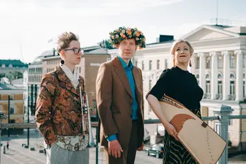 Celenka-Trio mit Devina Boughton: Trompete und Gesang, Eero Grundström: Harmonium und Gesang, Emmi Kujanpää: Gesang und Kantele