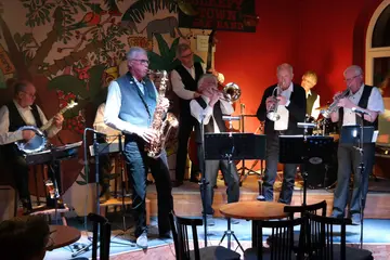 Die Band "Sleepy Town Jazzband" auf der Bühne im Jazz-Club Holzminden