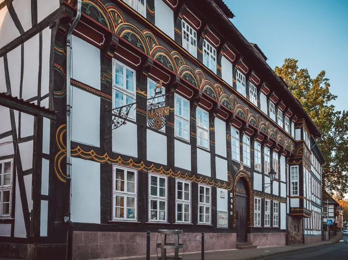 Fassade de Stadtmuseum Einbeck (ein reich geschmücktes Fachwerkhaus)