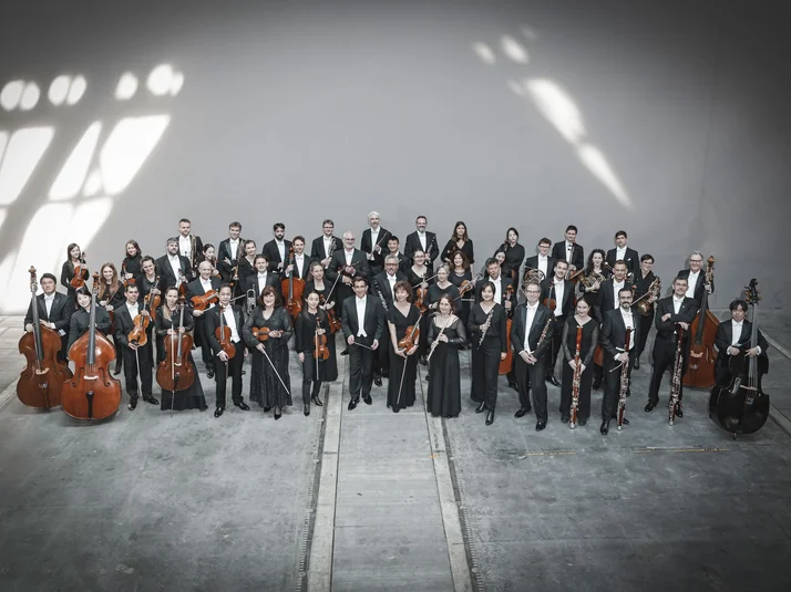 Foto des Göttinger Symphonieorchesters mit Dirigent