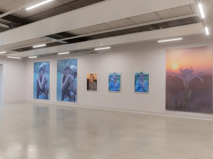 Fotos im Ausstellungsraum des Kunsthaus Göttingen