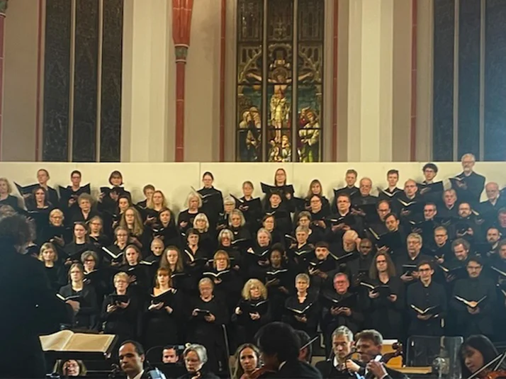 Die Göttinger Stadtkantorei mit dem Göttinger Symphonieorchester unter der Leitung von Bernd Eberhardt in der St. Johanniskirche